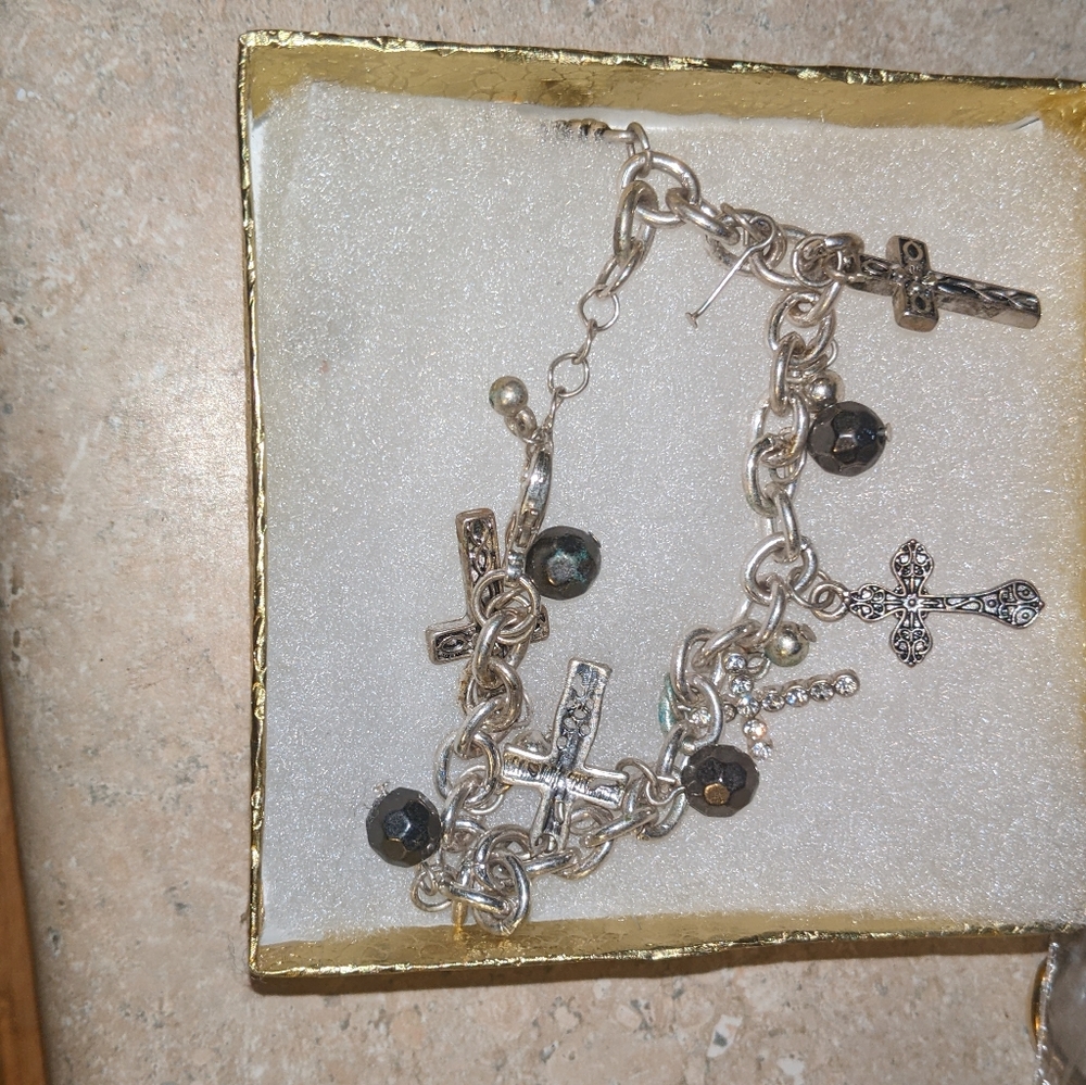 Stuff - Picture 16 of 16